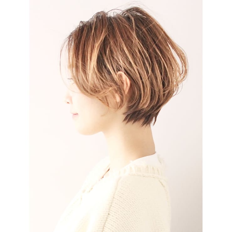 大人可愛いひし形ショートボブ 透け感カラー アッシュベージュ Circus By Beautrium 表参道 サーカスバイビュートリアム のヘアスタイル 美容院 美容室を予約するなら楽天ビューティ