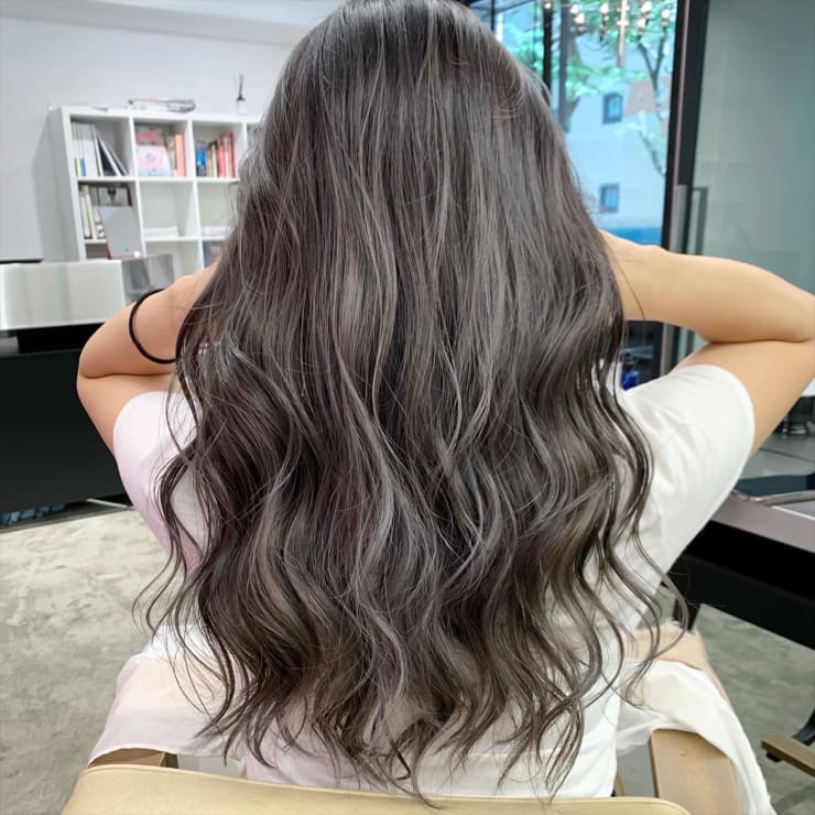 ナチュラルハイライト ロングスタイル 白髪ぼかしにもおすす Di Ka Hair Sendai ディーカヘアーセンダイ のヘアスタイル 美容院 美容室を予約するなら楽天ビューティ
