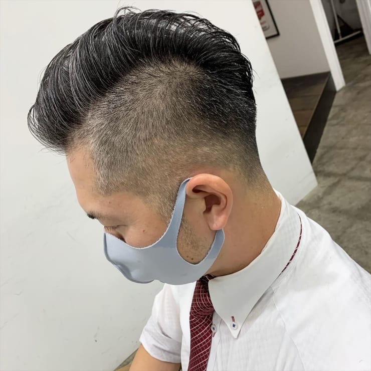 ビジネスにも シャープな刈上げでデザインするツーブロック Di Ka Hair Sendai ディーカヘアーセンダイ のヘアスタイル 美容院 美容室を予約するなら楽天ビューティ