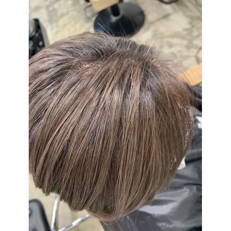 ハイライト バレイヤージュで白髪を馴染ませるショートヘア Di Ka Hair Sendai ディーカヘアーセンダイ のヘアスタイル 美容院 美容室を予約するなら楽天ビューティ