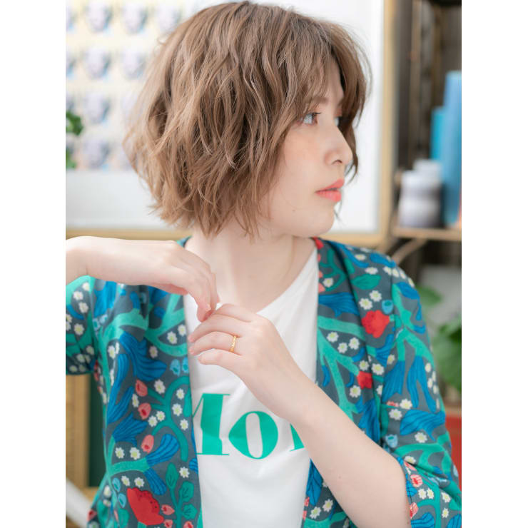 くせ毛風斜めバング外国人風ゆるふわ大人ボブ ミニボブ | COVER HAIR
