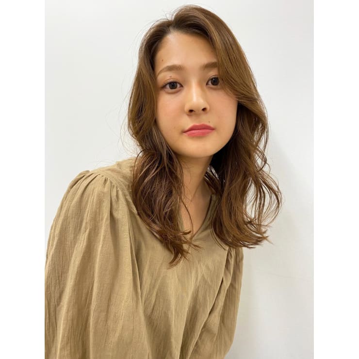 大人のかきあげ前髪スタイル Air Yokohama エアーヨコハマ のヘアスタイル 美容院 美容室を予約するなら楽天ビューティ