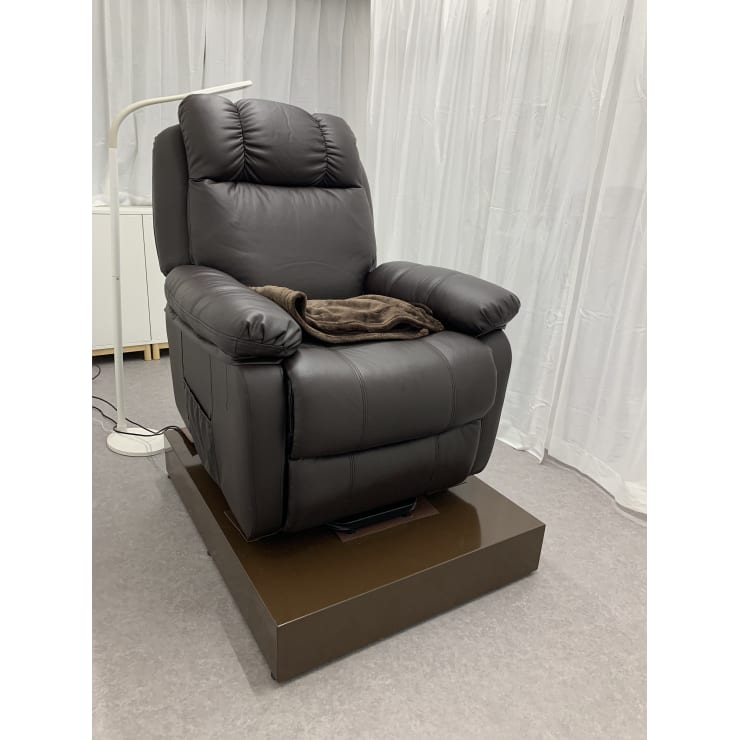 リクライニングチェアでゆっくりリラックス♪ | Nail&Eyelash Alcea