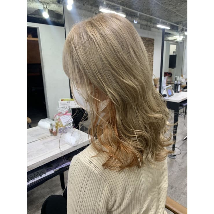 ブロンドヘア インナーカラー ハイトーン Prize Iris 池袋東口店 プライズアイリス イケブクロヒガシグチテン のヘアスタイル 美容院 美容室を予約するなら楽天ビューティ