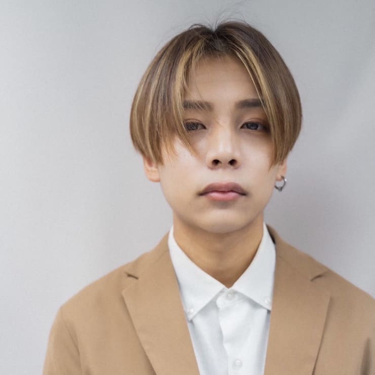 中目黒サロンe S センター分け デザインカラー 諸星 E S イーズ 中目黒 イーズ ナカメグロ のヘアスタイル 美容院 美容室を予約するなら楽天ビューティ