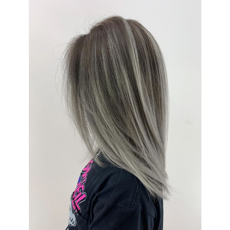 ハイライト ホワイトグレー Crea茅ヶ崎 クレアチガサキ のヘアスタイル 美容院 美容室を予約するなら楽天ビューティ