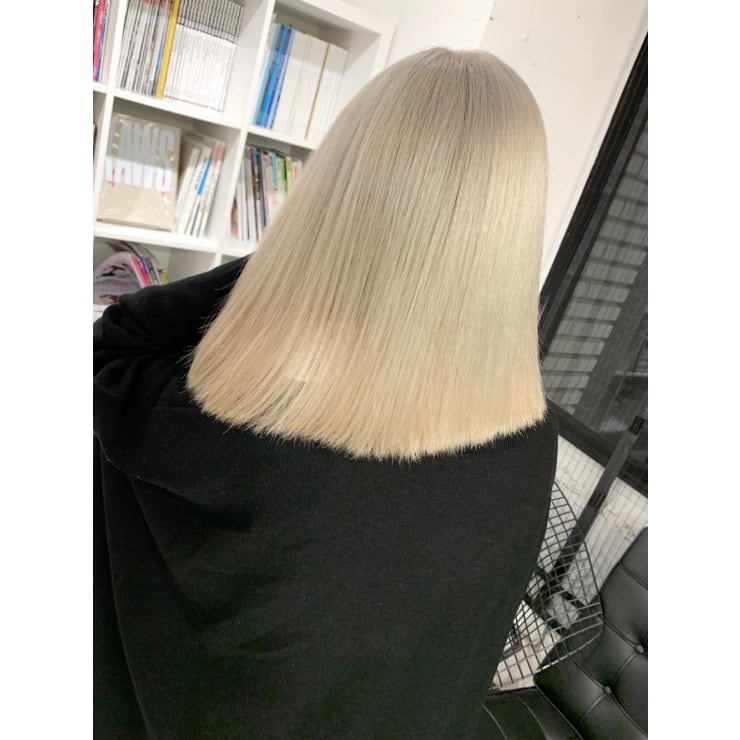 ベアープロフ様 艶のあるブロンドヘアでデザインするロブ／ボブ | Di-KA HAIR