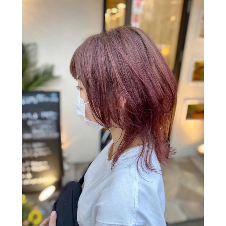 ピンクバイオレット ミディアムウルフ Hug Lug ハグアンドラグ のヘアスタイル 美容院 美容室を予約するなら楽天ビューティ