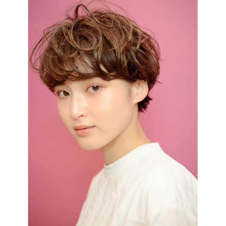 大人可愛いくるくるパーマ マッシュベースのクールショート Bekku Hair Salon ベックヘアサロン のヘアスタイル 美容院 美容室を予約するなら楽天ビューティ