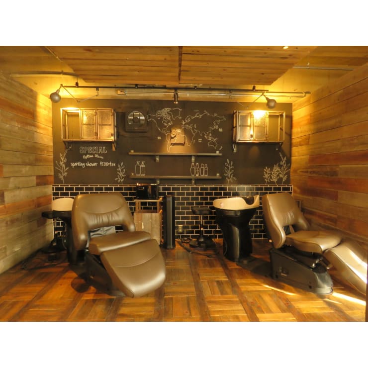 思わずウトウトしてしまう拘りのシャンプーブースで、至福の時間を堪能