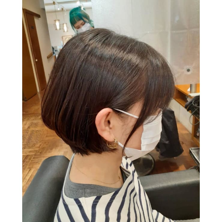 耳かけショートボブ 大人かわいいボブ Hug Lug ハグアンドラグ のヘアスタイル 美容院 美容室を予約するなら楽天ビューティ