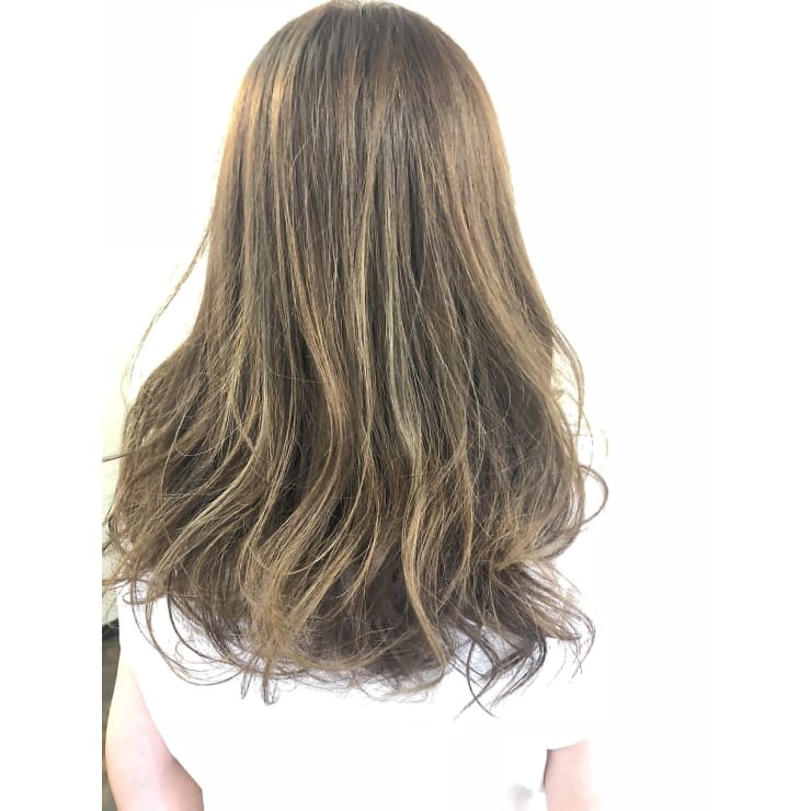 アッシュベージュロング Inanna Tier Hair Design イナンナティアヘアデザイン のヘアスタイル 美容院 美容室を予約するなら楽天ビューティ