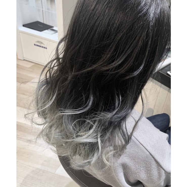 ホワイトカラー 毛先カラー アッシュ Act 表参道店 アクト オモテサンドウテン のヘアスタイル 美容院 美容室を予約するなら楽天ビューティ