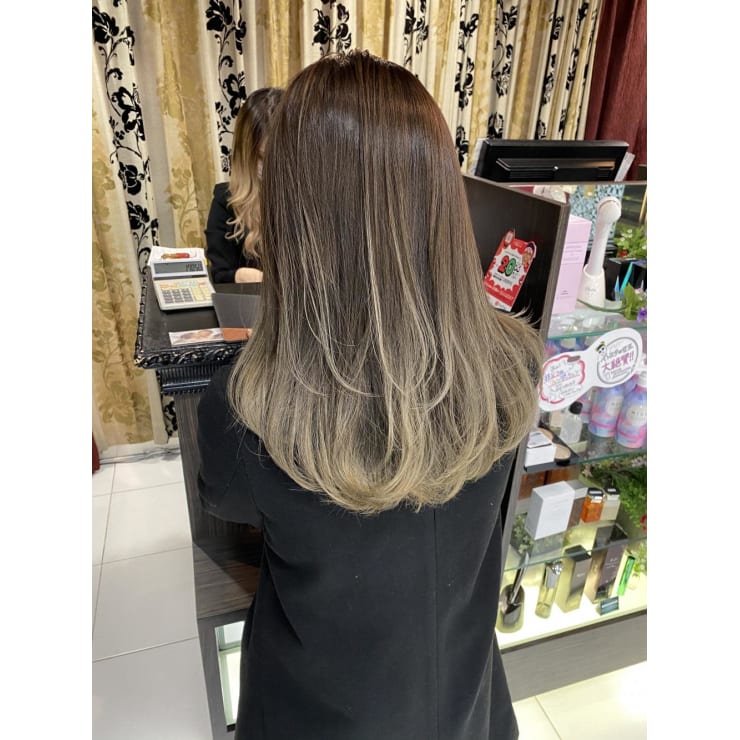 ホワイトベージュのグラデーションカラー Prize 錦糸町店 プライズ のヘアスタイル 美容院 美容室を予約するなら楽天ビューティ