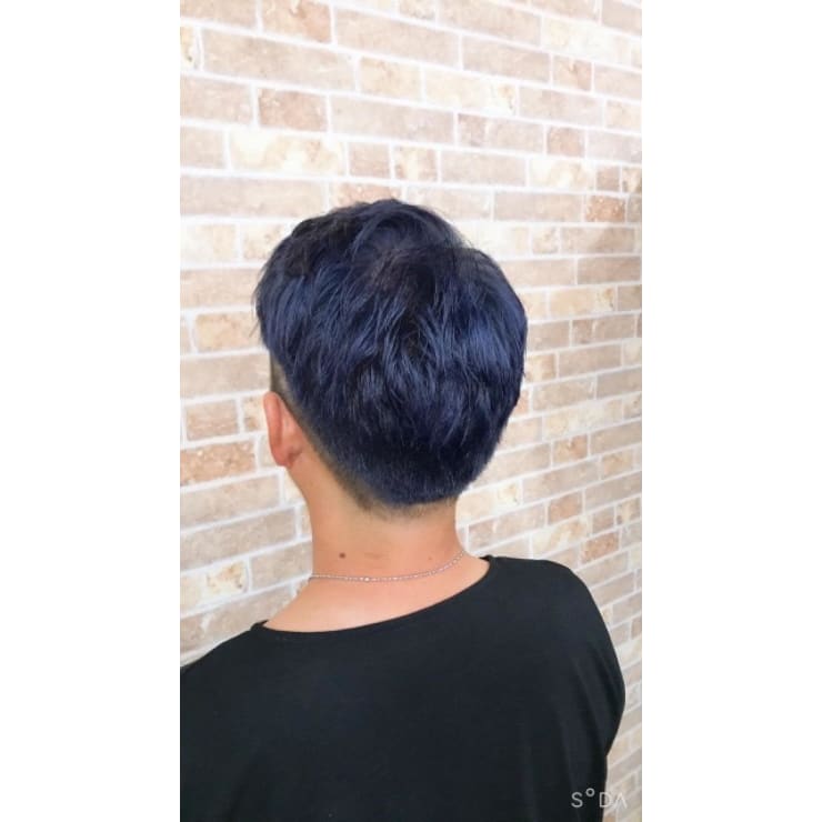 ネイビーブルー メンズ ダブルカラー Mertie メルティエ のヘアスタイル 美容院 美容室を予約するなら楽天ビューティ