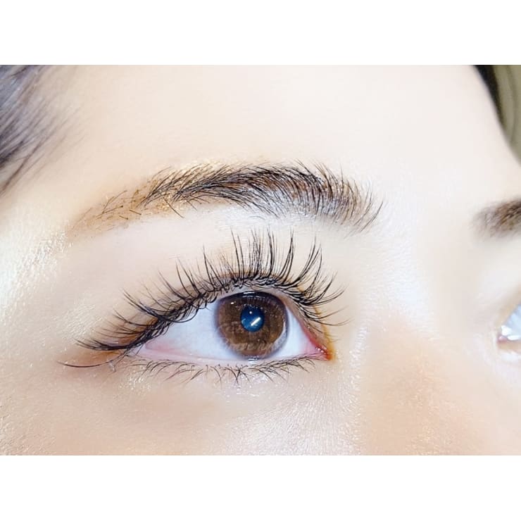 目を一回り大きく見せる アップワード フラットラッシュで 可愛い って褒められたい Lash Wax Brave Nyc ラッシュアンドワックスブレイブニューヨーク のこだわり特集 ネイル まつげサロンを予約するなら楽天ビューティ
