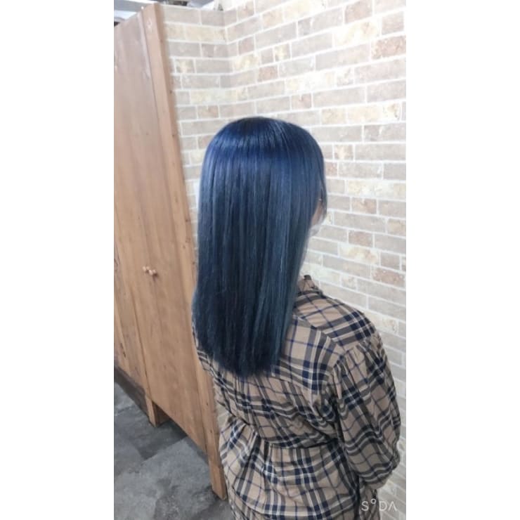 ネイビーブルー ダブルカラー 錦糸町 Mertie メルティエ のヘアスタイル 美容院 美容室を予約するなら楽天ビューティ