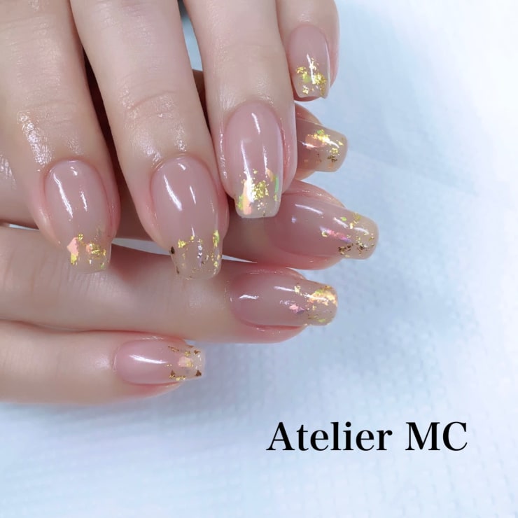 ナチュラルワンカラーwithラメがけ Atelier Mc Nail Salon アトリエ エムシー ネイルサロン のネイルデザイン ネイル まつげサロンを予約するなら楽天ビューティ