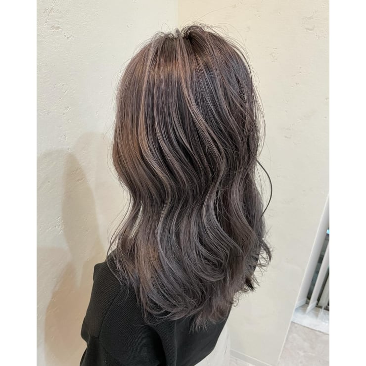 3dハイライト バイオレットグレーアッシュ Eliss Umeda エリス ウメダ のヘアスタイル 美容院 美容室を予約するなら楽天ビューティ