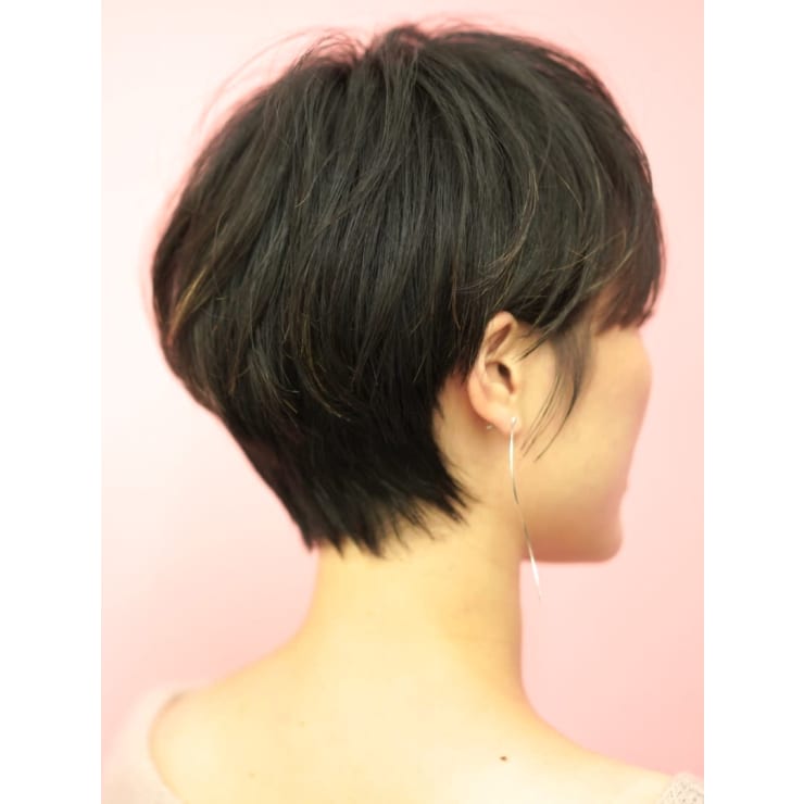 手入れ簡単 大人女性の黒髪ショートヘア Beautrium 青山 ビュートリアム アオヤマ のヘアスタイル 美容院 美容室を予約するなら楽天ビューティ