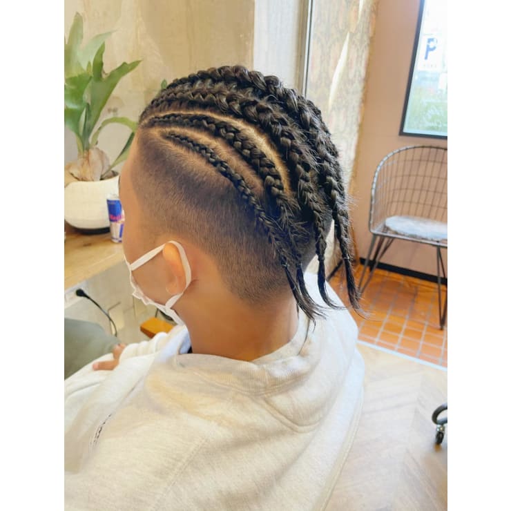 メンズコーンロウ Luxis The Vintage ラグシス ザ ヴィンテージ のヘアスタイル 美容院 美容室を予約するなら楽天ビューティ