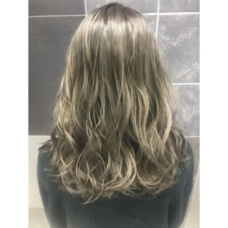 マットベージュ グラデーションカラー First 東仙台 ファースト ヒガシセンダイ のヘアスタイル 美容院 美容室を予約するなら楽天ビューティ
