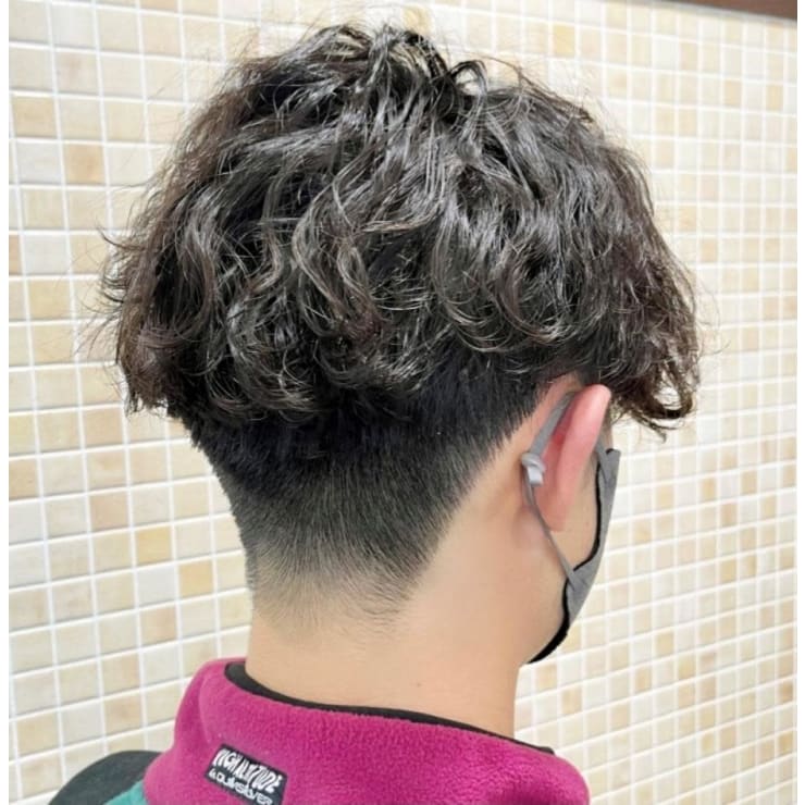 ツイストスパイラルパーマ マッシュ 前下がり Aco アコ のヘアスタイル 美容院 美容室を予約するなら楽天ビューティ