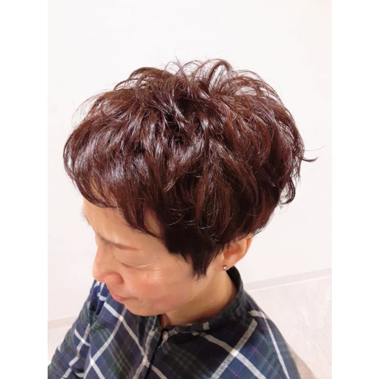 大人可愛い クセ毛感 外国人風ベリーショート Afumty アフティ のヘアスタイル 美容院 美容室を予約するなら楽天ビューティ