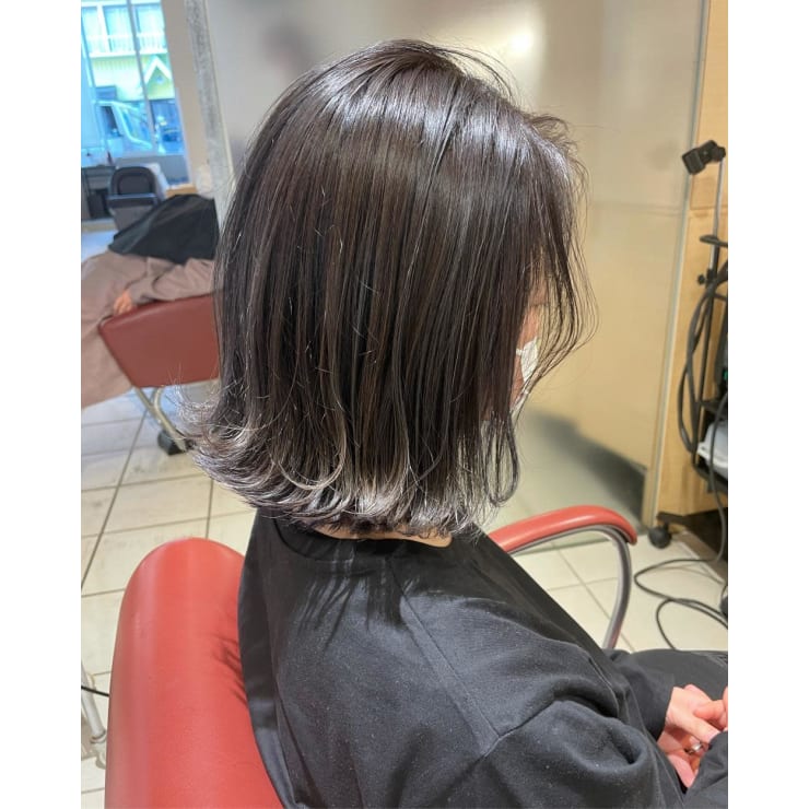 透明感抜群 ハイライトブルーグレーの外ハネボブ Emu International 春日部本店 エムインターナショナル のヘアスタイル 美容院 美容室を予約するなら楽天ビューティ