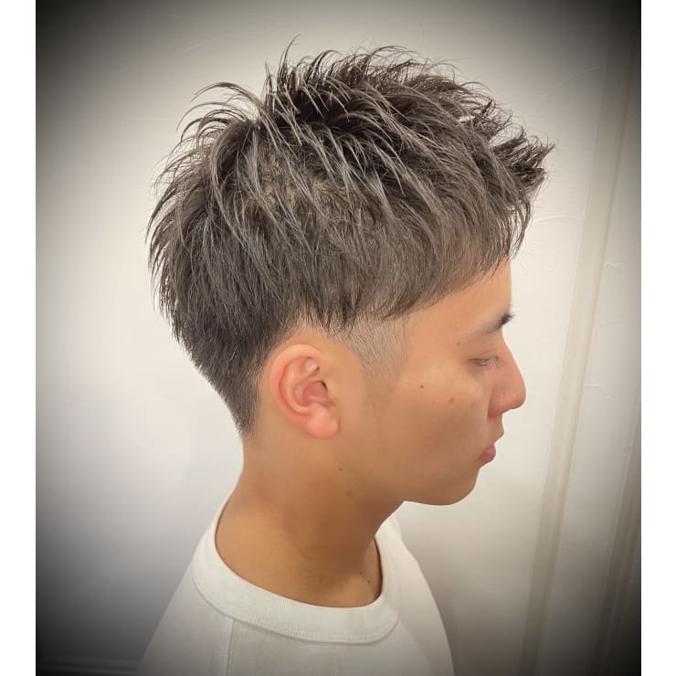 気になる膨らみ狙い打ち ダウンパーマ ツーブロックショート Y S Barber Ginza Lounge ワイズ バーバー ギンザ ラウンジ のヘアスタイル 美容院 美容室を予約するなら楽天ビューティ