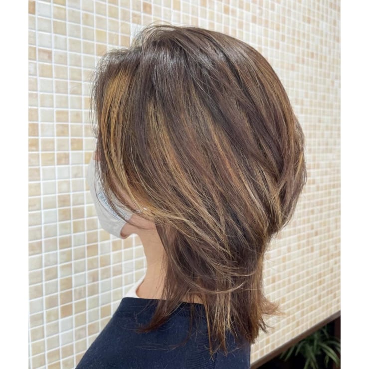 白髪が目立たないハイライト ショートウルフ Aco アコ のヘアスタイル 美容院 美容室を予約するなら楽天ビューティ