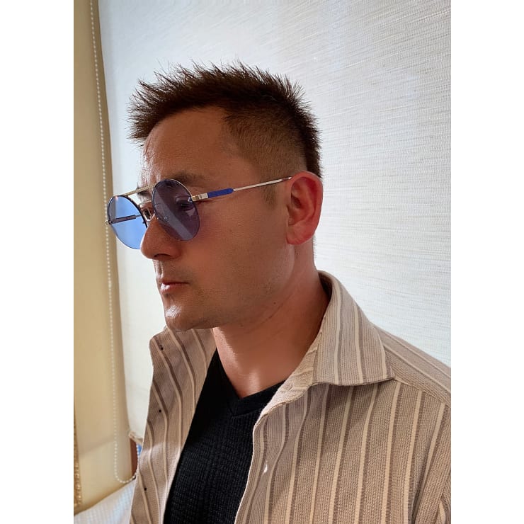 短髪カラー ブルーモスクtokyo ブルーモスクトウキョウ のヘアスタイル 美容院 美容室を予約するなら楽天ビューティ