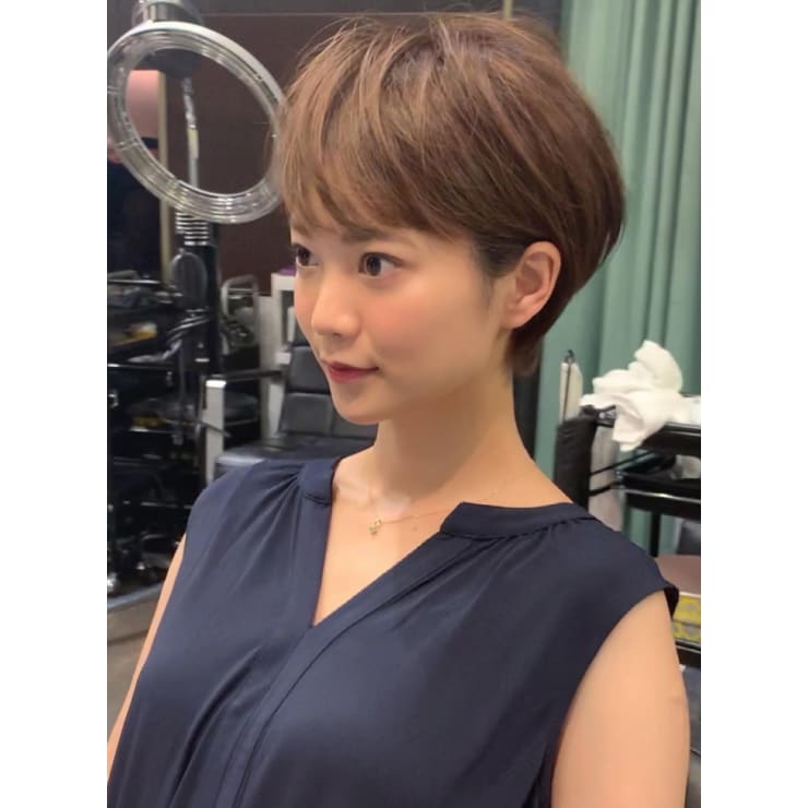 大人レイヤーショート滝川クリステル 30代 40代 50代 Circus By Beautrium 表参道 サーカスバイビュートリアム のヘアスタイル 美容院 美容室を予約するなら楽天ビューティ