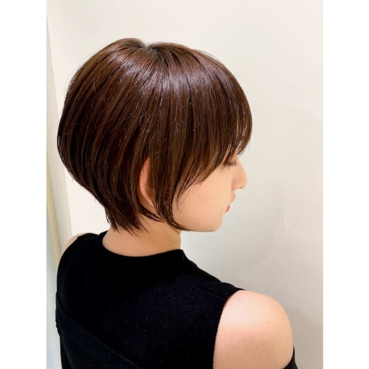 美シルエットの大人上品ショートヘア Beautrium Peninsula ビュートリアム ペニンシュラ のヘアスタイル 美容院 美容室を予約するなら楽天ビューティ