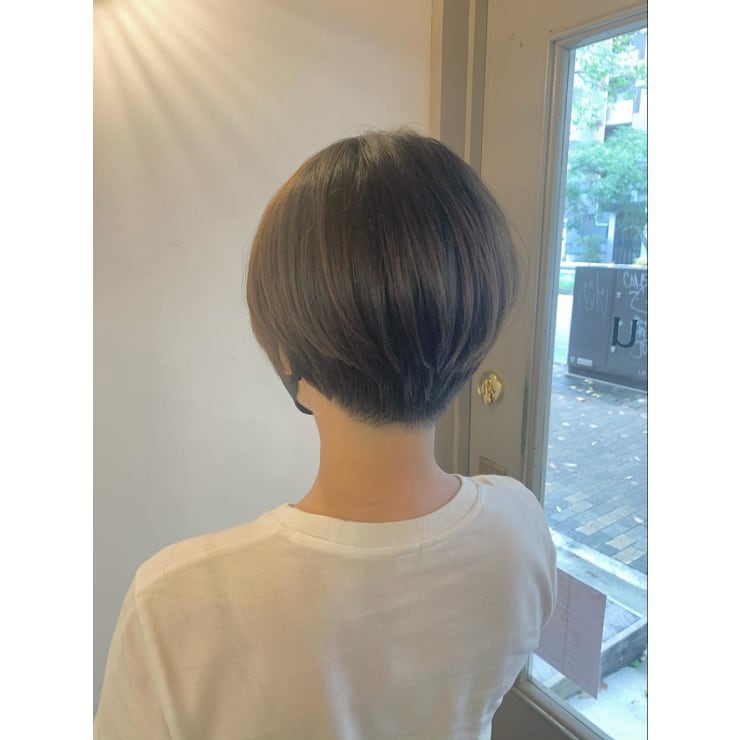 春夏にイメチェン 襟足刈り上げのスッキリショートボブヘア Bekku Hair Salon 広尾店 ベックヘアサロン ヒロオテン のヘアスタイル 美容院 美容室を予約するなら楽天ビューティ