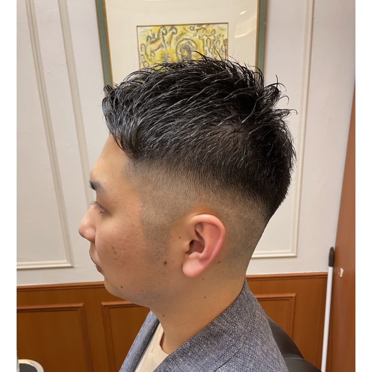 フェードカット Y S Barber Ginza Lounge ワイズ バーバー ギンザ ラウンジ のヘアスタイル 美容院 美容室を予約するなら楽天ビューティ