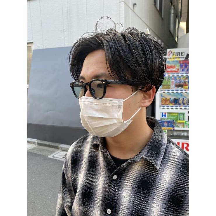 メンズセンターパート カルマパーマ Hair Ales Harajuku ヘアーアレス ハラジュク のヘアスタイル 美容院 美容室を予約するなら楽天ビューティ
