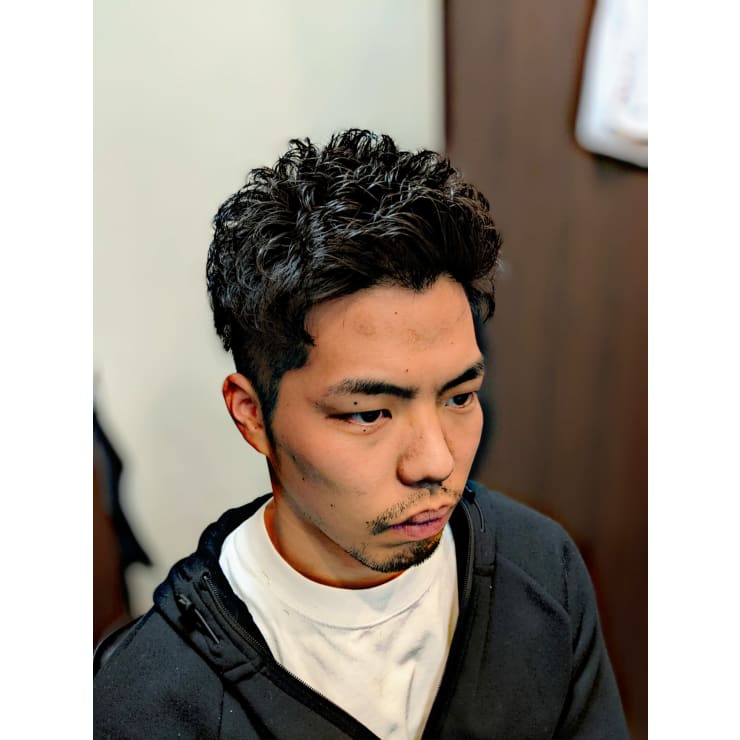 ただ乾かして適当にワックスをつけるだけでok ショートパーマ Hiro Ginza 新橋店 理容室 ヒロギンザシンバシテン のヘアスタイル 美容院 美容室を予約するなら楽天ビューティ