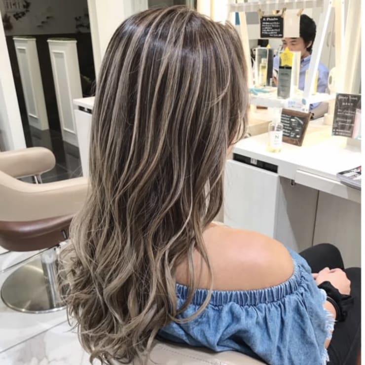 セミロングハイライト Ash 大宮店 アッシュオオミヤテン のヘアスタイル 美容院 美容室を予約するなら楽天ビューティ
