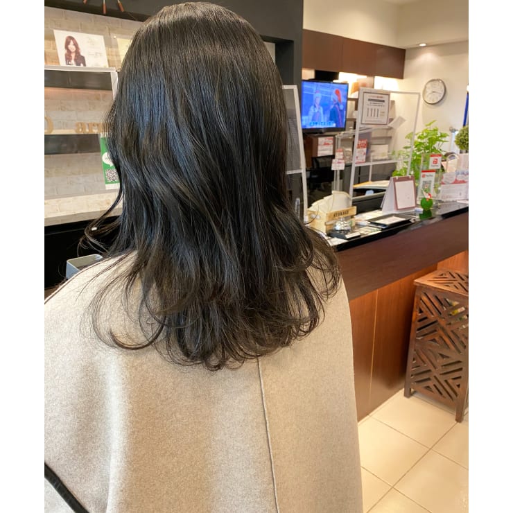 地毛風グレージュ 暗髪 ロングヘア 三宮美容室 Kaino Arms Kobe三宮 カイノアームズコウベ のヘアスタイル 美容院 美容室 を予約するなら楽天ビューティ