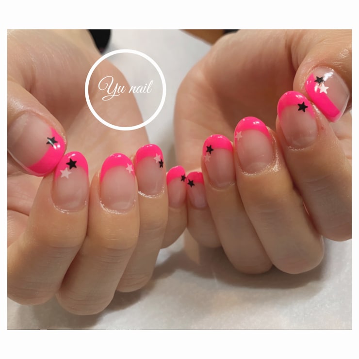 ネオンピンクなフレンチネイル Yu Nail ユーネイル のネイルデザイン ネイル まつげサロンを予約するなら楽天ビューティ