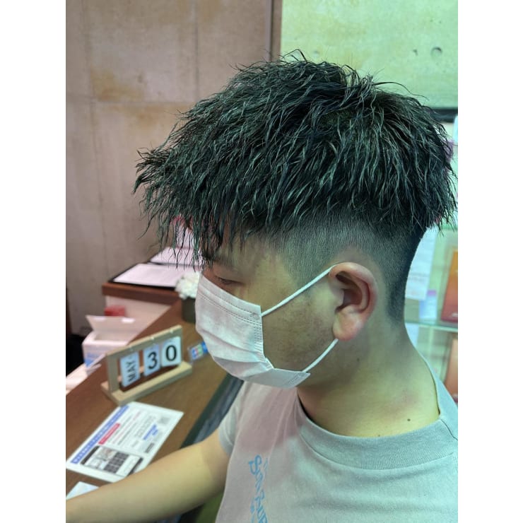 ツイストパーマ メンズショート フェード 湘南台 Sunny By Kenje サニーバイケンジ のヘアスタイル 美容院 美容室を予約するなら楽天ビューティ