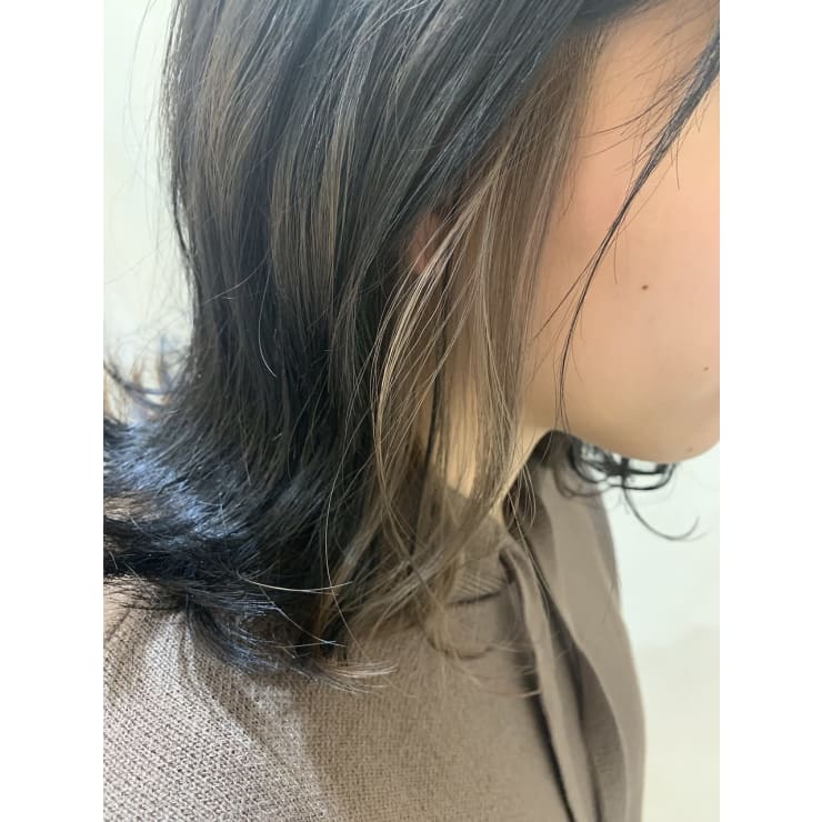 アッシュブラック インナーカラー Reve By First レーブ バイ ファースト のヘアスタイル 美容院 美容室を予約するなら楽天ビューティ