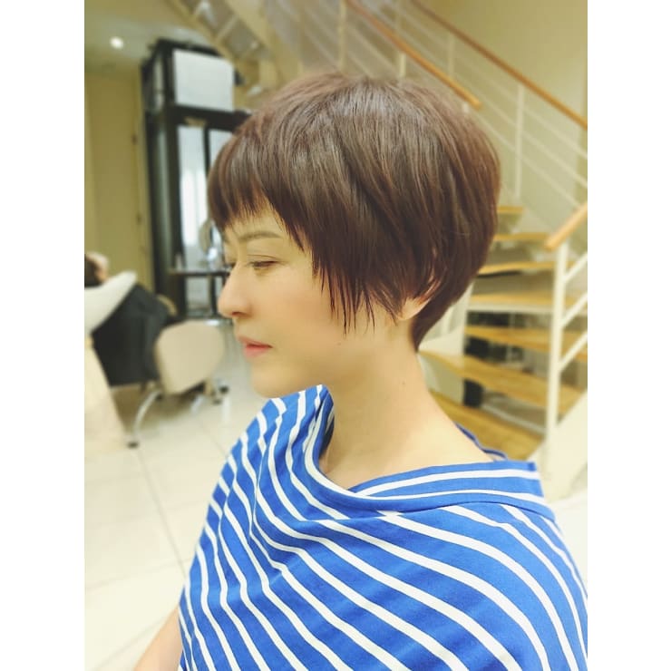 襟足短めふんわりシルエットのショートボブ ハイライト Visage Genuine ビサージジェニュイン のヘアスタイル 美容院 美容室を予約するなら楽天ビューティ 襟足短めふんわりシルエットのショートボブ ハイライト Visage Genuine ビサージジェニュイン のヘアスタイル 美容院 美容室を予約するなら楽天ビューティ