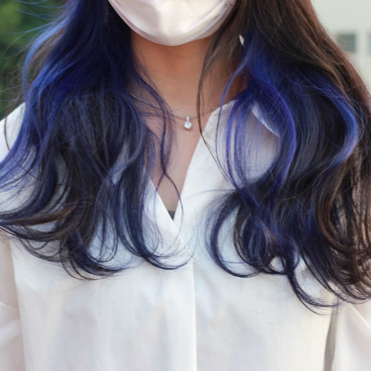 ダブルカラーで思い通りの髪色に インナーブルーバイオレット Viage ビアージュ のヘアスタイル 美容院 美容室を予約するなら楽天ビューティ