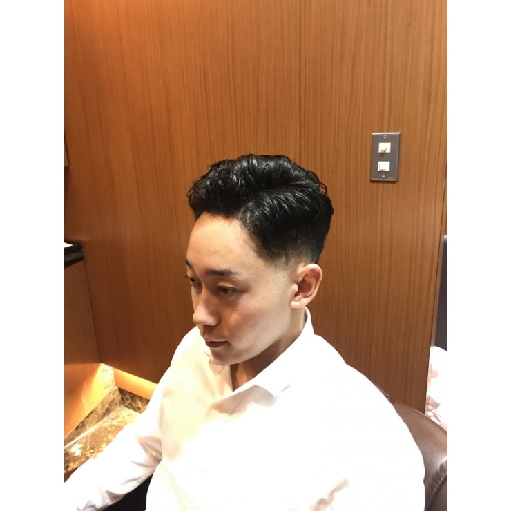 伊勢谷友介風 スキンフェードと癖っ毛の最強コラボ ヘアーモードキクチ 銀座店 ヘアーモードキクチ のヘアスタイル 美容院 美容室を予約するなら楽天ビューティ
