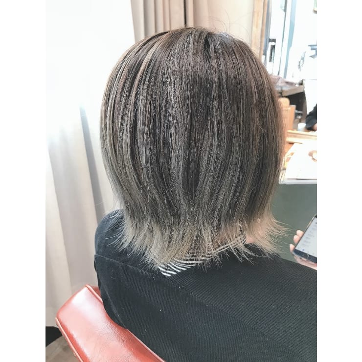 ホワイトアッシュグレージュ Cocute コキュット のヘアスタイル 美容院 美容室を予約するなら楽天ビューティ