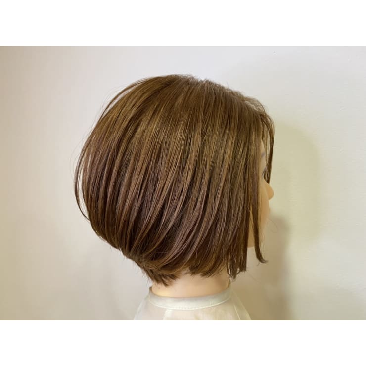 前下がりグラデーションボブ 美容室iwami ビヨウシツイワミ のヘアスタイル 美容院 美容室を予約するなら楽天ビューティ