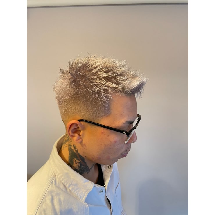 シルバーカラー 短髪 須磨 板宿 メンズ専門美容院 インフィニィト インフィニィト のヘアスタイル 美容院 美容室を予約するなら楽天ビューティ