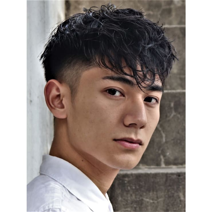 メンズ フェードカットスパイラルパーマ Guzzle 原宿店 ガズル のヘアスタイル 美容院 美容室を予約するなら楽天ビューティ メンズ フェードカットスパイラルパーマ Guzzle 原宿店 ガズル のヘアスタイル 美容院 美容室を予約するなら楽天ビューティ